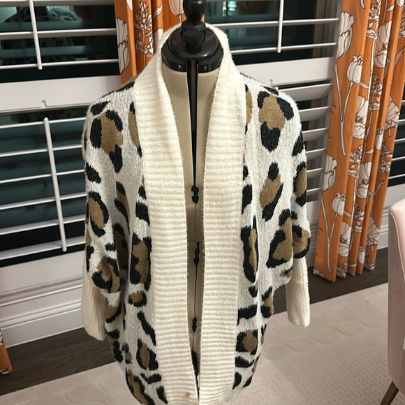 Leaped print dolman sleeve cardigan - Picture 1 of 6